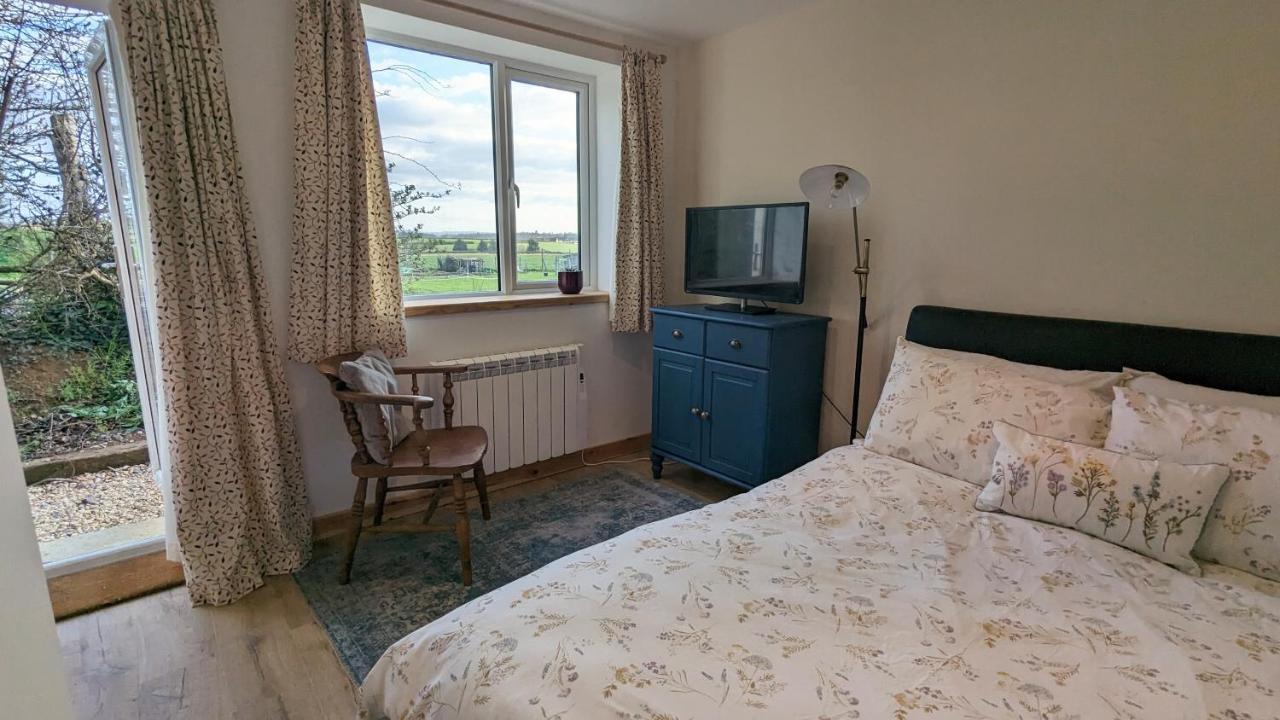 Meadow View Studio Daire Gillingham  Dış mekan fotoğraf